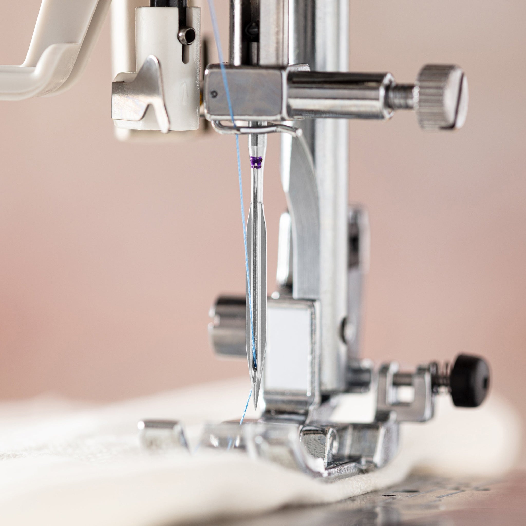Hemstitch Sewing Machine Needle – SCHMETZneedles