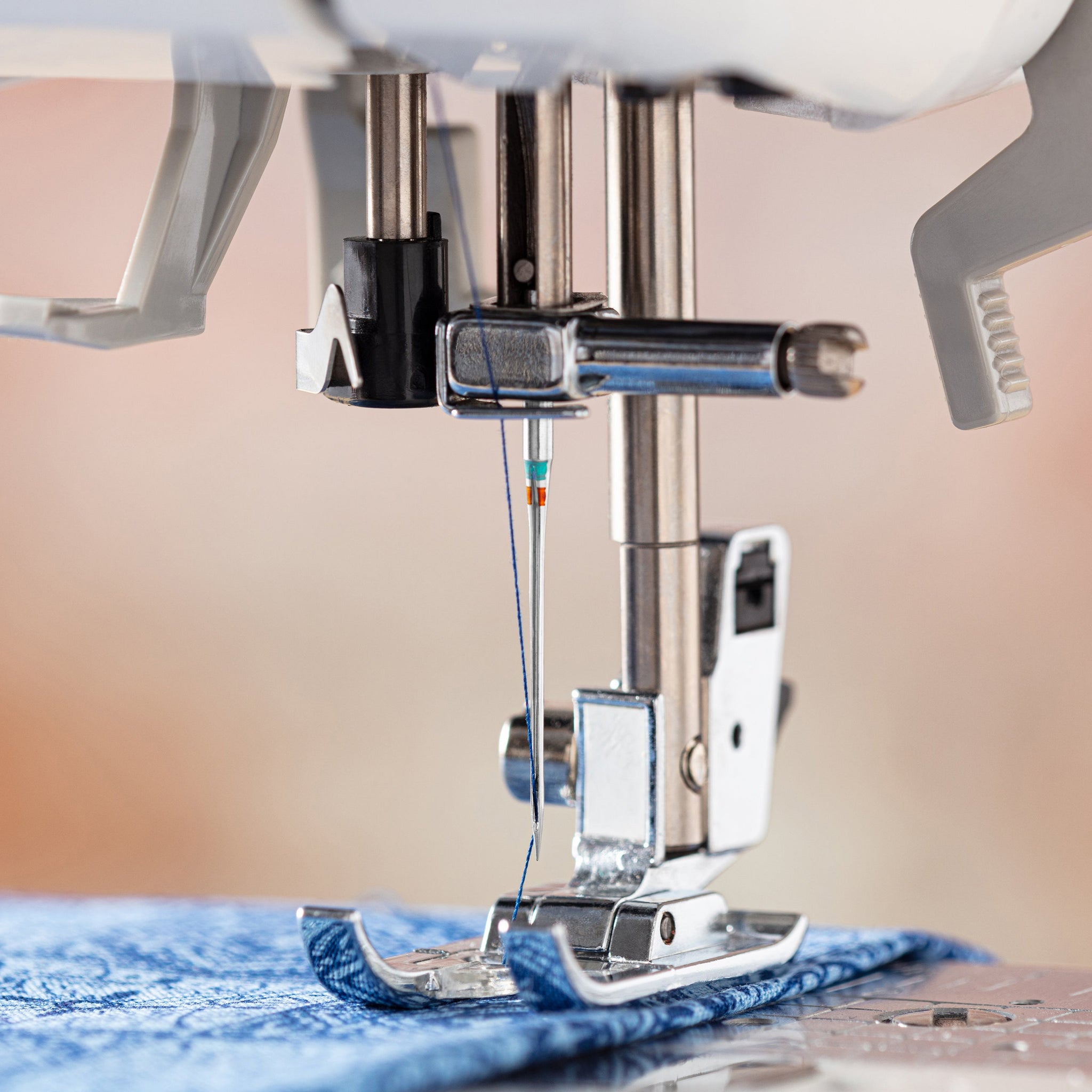https://www.schmetzneedles.com/cdn/shop/products/1077_Schmetz_1792_013_36617225-8022-4502-8ebd-809846cdaaf1_2048x.jpg?v=1692211007